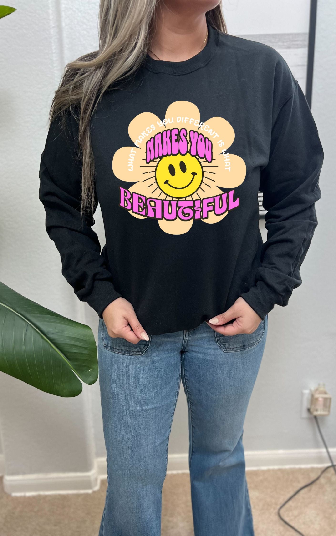 Cozy graphic sweater - Available in multiple colors!