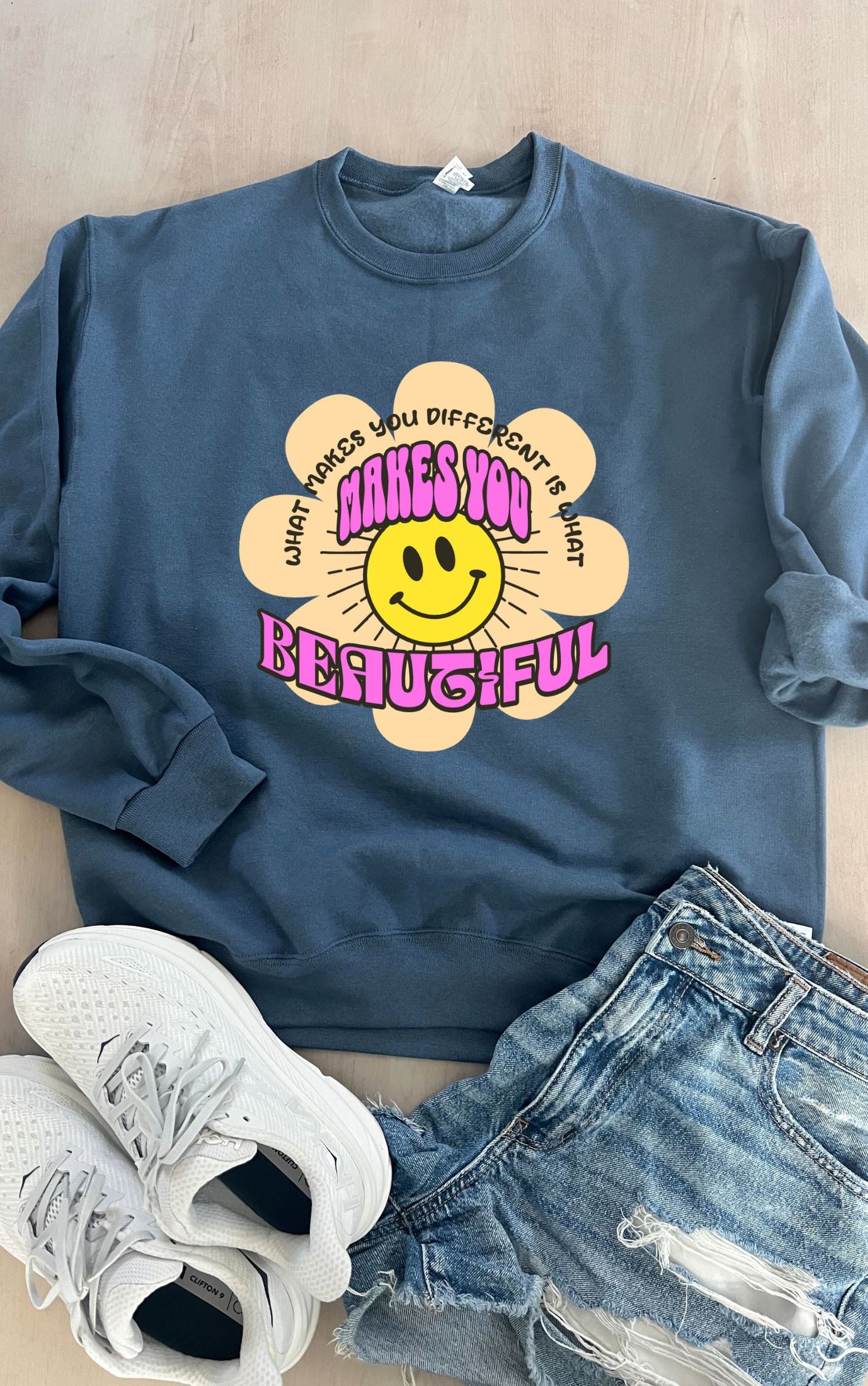 Cozy graphic sweater - Available in multiple colors!